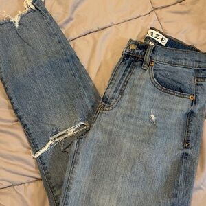 Aze Women's Classic Straight Leg Jeans - Light Blue